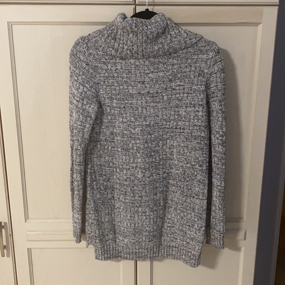 A Hilary Radley Turtleneck Sweater in medium - Picture 6 of 6